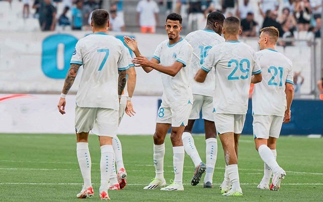 九游网页客户端-阿贾克斯训练开放日，清晨队长鼓劲引欢呼，欧联在即，纪律约束更严格(挨打要立正完整台词)