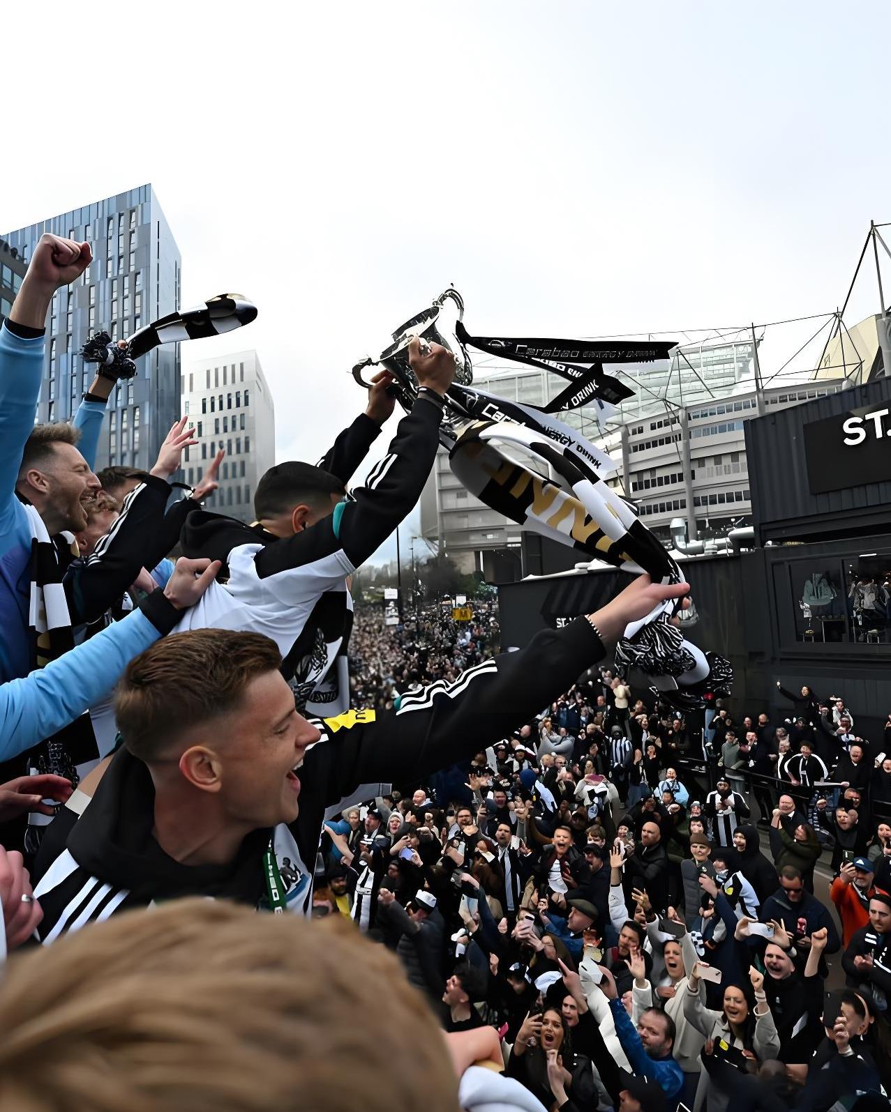 纽卡斯尔迎全明星赛关键赛，集结日临场应变，压力陡增，球队文化再被提及(callofsilenceclearsky)