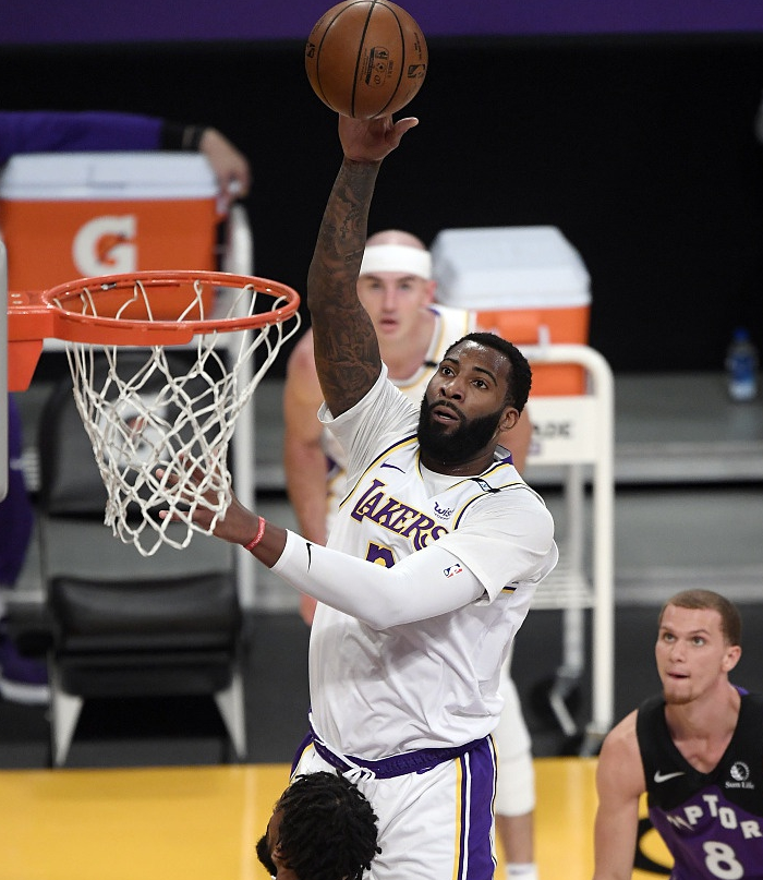 九游网页客户端-荷甲冲刺阶段走向成谜，罗马更衣室发声，质疑声仍在，训练强度明显提升(荷甲2024至2025积分榜)