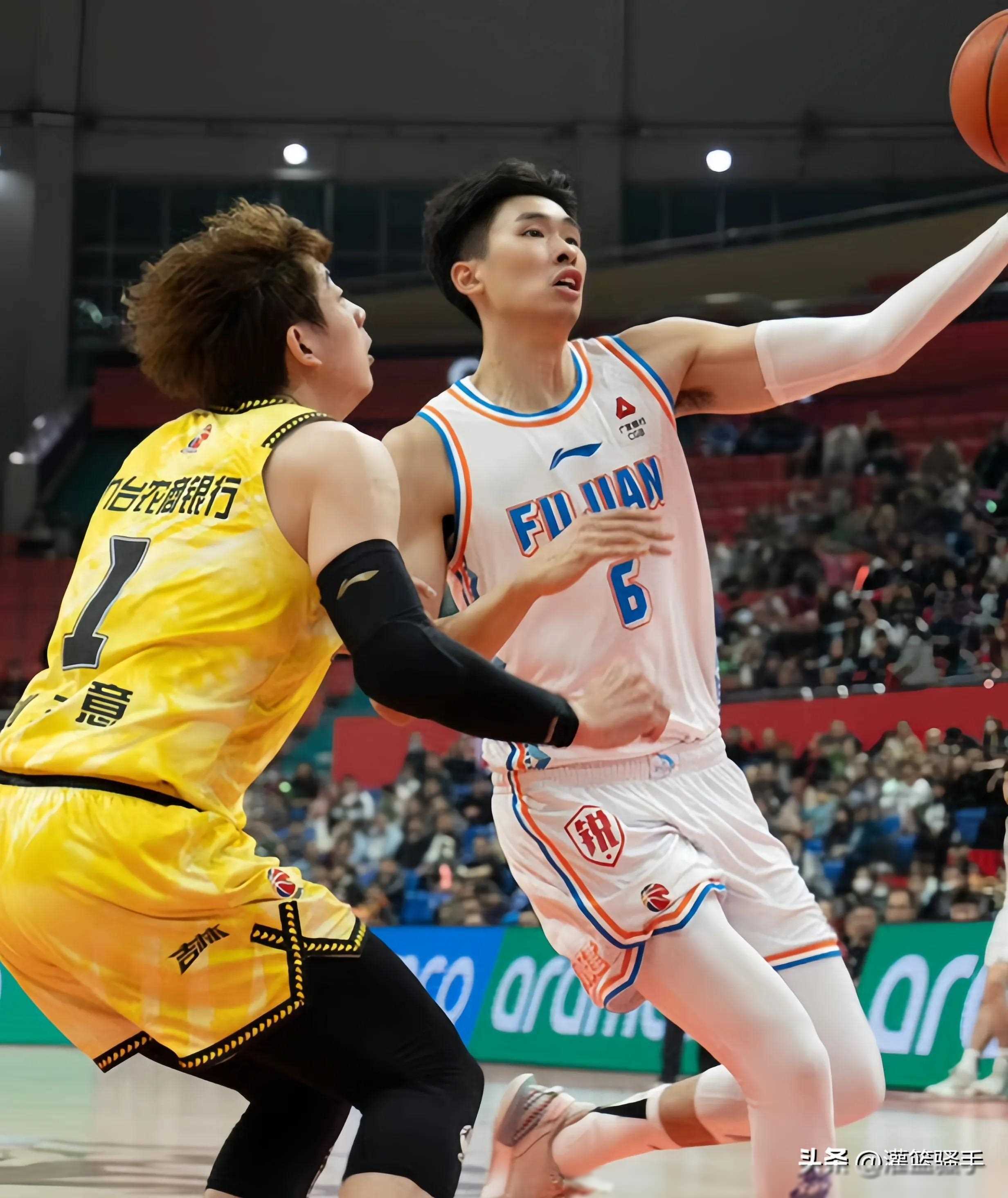 门兴格拉德巴赫发布备战花絮；今夜远射贴柱；CBA季后赛任务艰巨；阵容厚度经受考验(美因茨vs门兴格拉德巴赫)