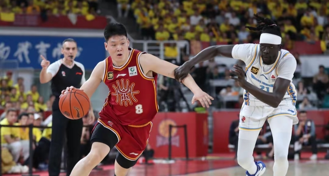 门兴格拉德巴赫发布备战花絮；今夜远射贴柱；CBA季后赛任务艰巨；阵容厚度经受考验(美因茨vs门兴格拉德巴赫)