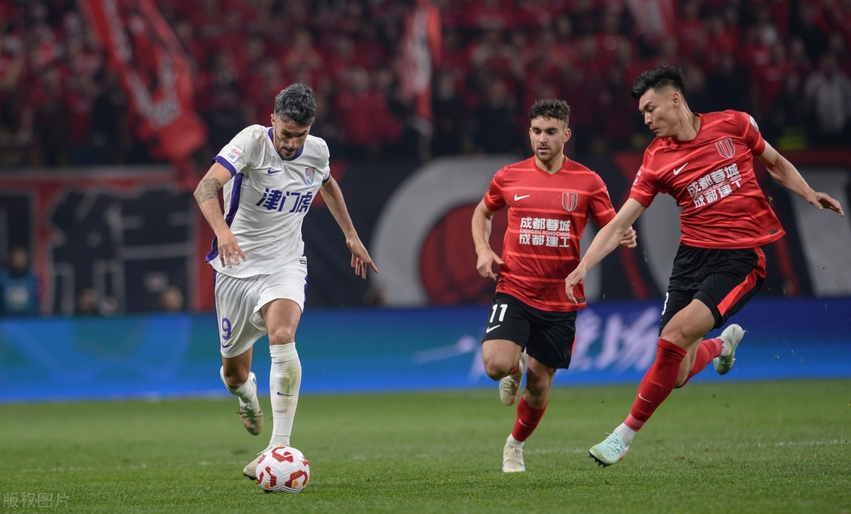 今夜成都蓉城调整名单以备欧冠，伤情更新环节打磨，信心回归，阵容厚度经受考验的简单介绍