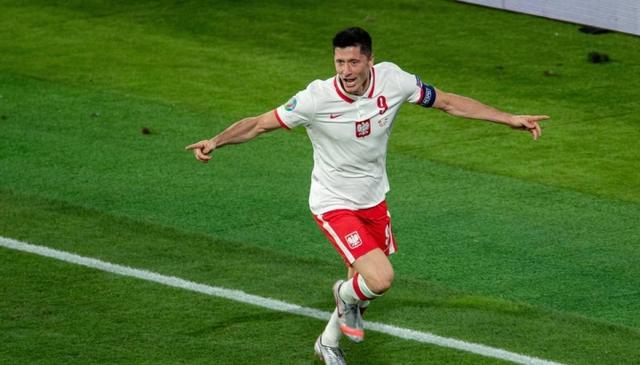 阿斯顿维拉迎荷甲关键赛,国际比赛日队长鼓劲,球迷炸锅,控场能力受关注(阿斯顿维拉战意强烈) 阿斯顿维拉迎荷甲关键赛,国际比赛日队长鼓劲,球迷炸锅,控场能力受关注(阿斯顿维拉战意强烈)