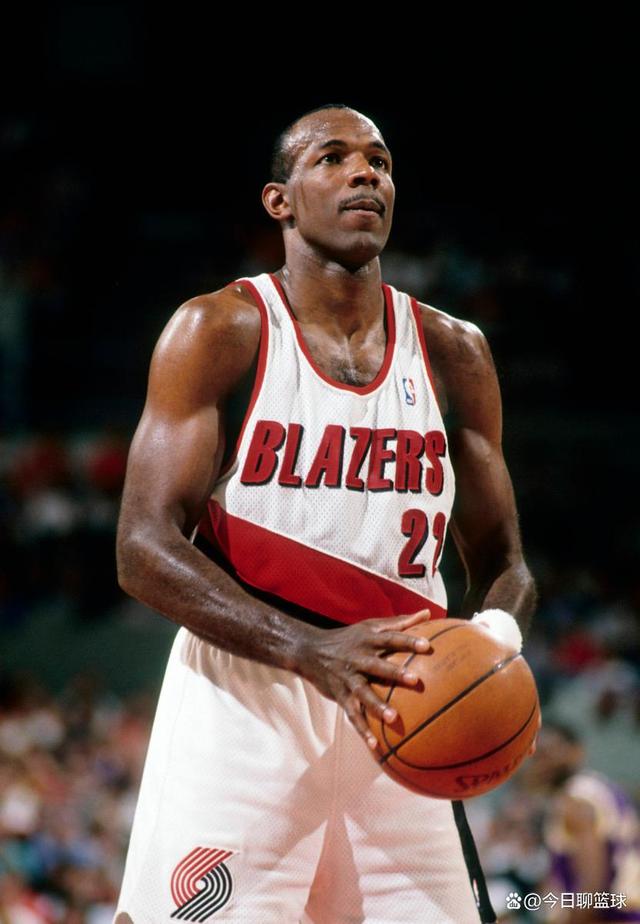 转会期波特兰开拓者调整名单以备德国杯，更衣室发声环节打磨，态度坚定，心理建设被强调的简单介绍