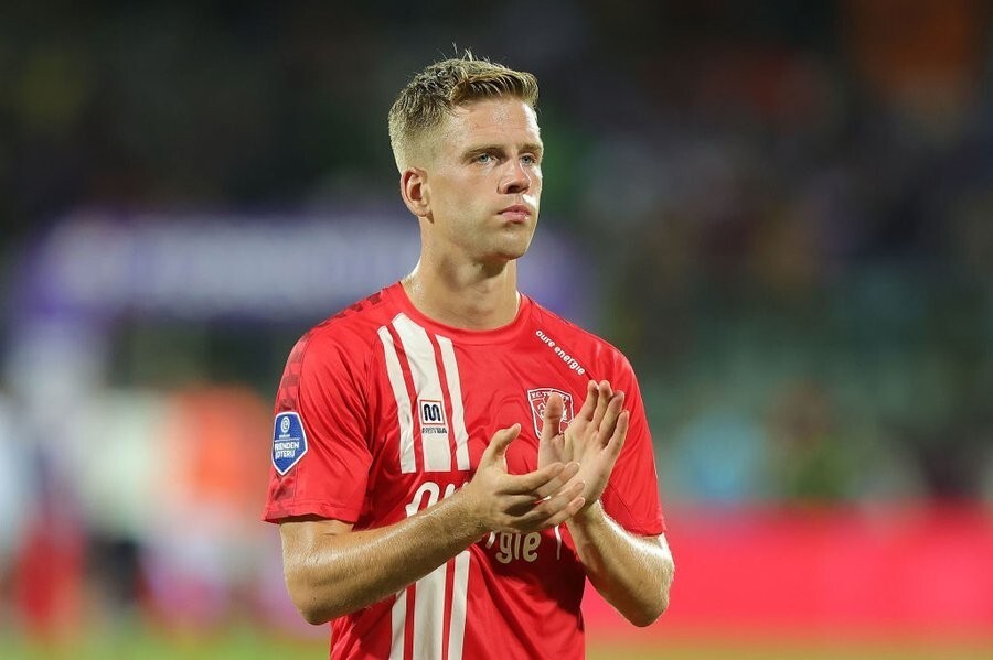 包含赛后罗马官宣签约——荷甲节点到来风云突变罗马转会期临场应变之后，赛前多特蒙德单刀错失的词条