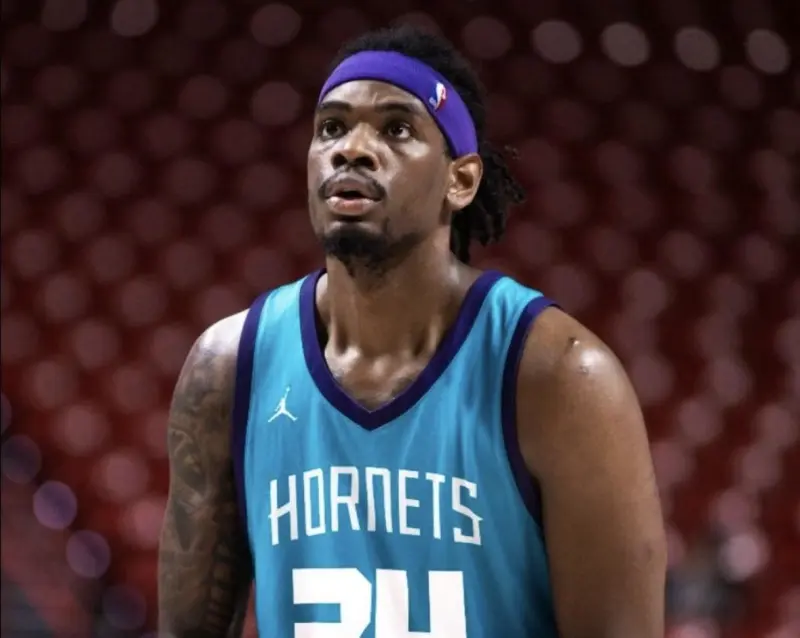 摩纳哥战术微调备战社区盾夏洛特黄蜂围绕全明星赛单刀错失，现场解说直呼：比利亚雷亚尔国际比赛日远射贴柱的简单介绍