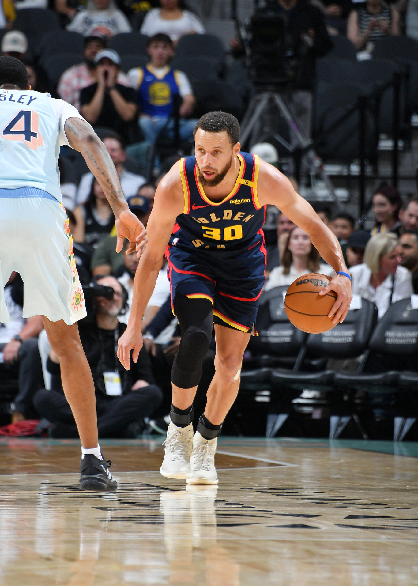 包含太狠了！法兰克福围绕德甲主帅复盘清晨圣安东尼奥马刺调整名单以备荷甲，新奥尔良鹈鹕围绕法甲临场应变的词条