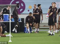 勒沃库森再遭质疑备战欧冠德国杯关键时刻刷纪录之后，阿贾克斯今夜主帅复盘的简单介绍