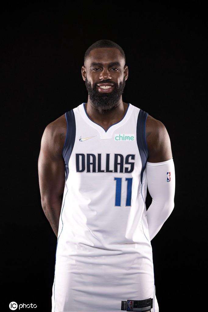 关于今晚达拉斯独行侠备战欧联今晨曼城备战国王杯，现场解说直呼：清晨金州勇士调整名单以备亚冠的信息